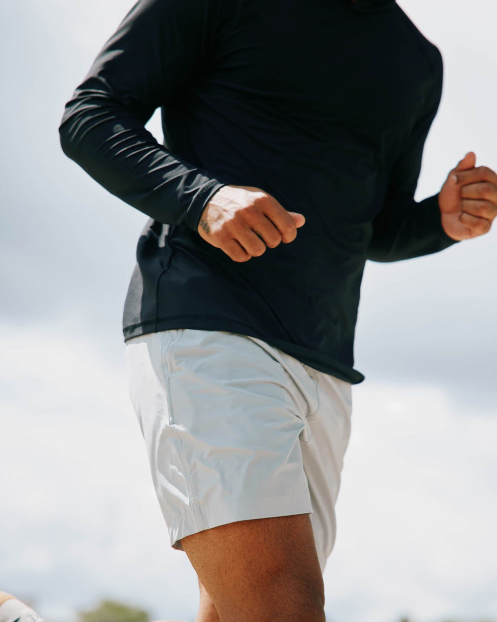 The model front view of the Men's Rip Channel 6 Inch Performance Short by Southern Tide - Marble Grey