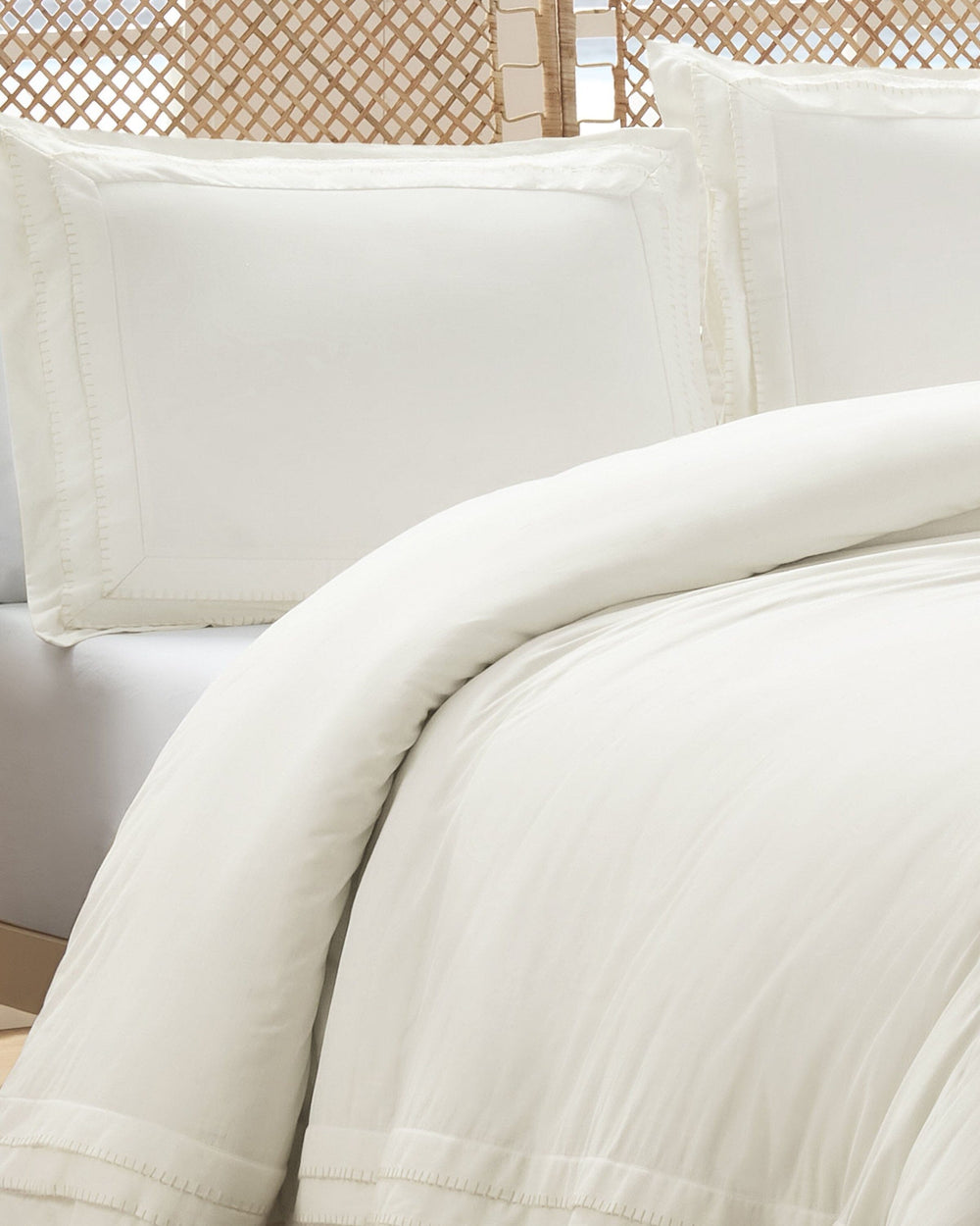 The front view of the Southern Tide Southern Tide Bellweather Comforter Set by Southern Tide - White