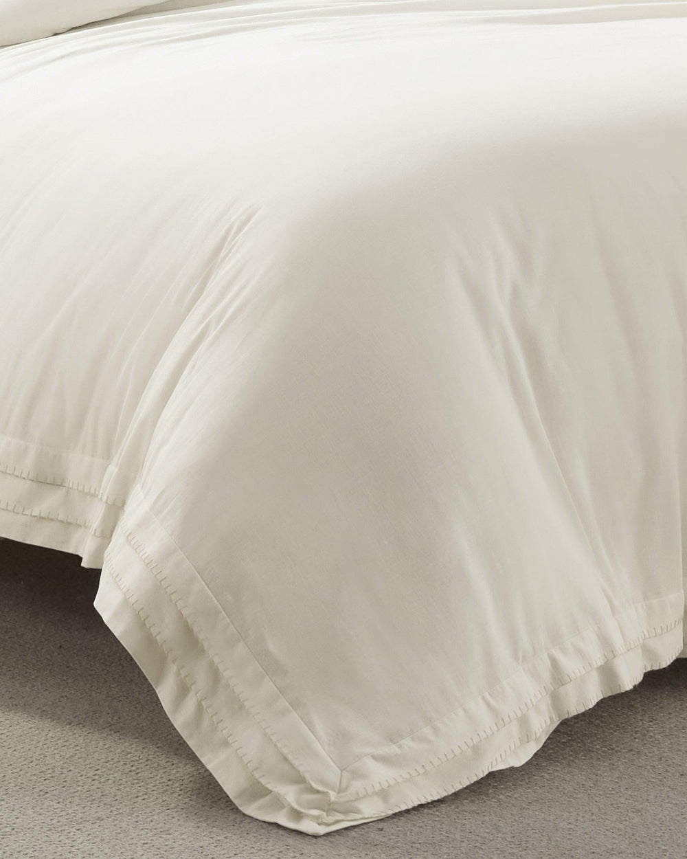 The front view of the Southern Tide Southern Tide Bellweather Comforter Set by Southern Tide - White